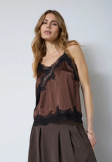 https://content.storeinfo.nl/applicatie/img/983/20260508151358_1595759_iduncclacetopdarkbrown9329663.webp