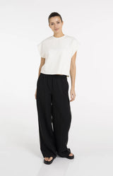 https://content.storeinfo.nl/applicatie/img/983/20260508171705_1599733_trouserswithwidelegsandcontraststitchingl32.webp