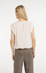 https://content.storeinfo.nl/applicatie/img/983/20260508172008_1599807_sleevelesstopwithpleatednecklineanddrawstringf89a3790359c493a90f7dbf3228c6b17.webp