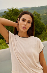 https://content.storeinfo.nl/applicatie/img/983/20260508173345_1612286_knittedtopwithshortsleevesandrollededgese26945991c114314a2f47ef307b28da5.webp