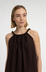 https://content.storeinfo.nl/applicatie/img/983/20260612142239_2813459_haltertopwithbraidednecklineandtiedetail8a9e7b18430744a2b479ab4b011d955c.webp