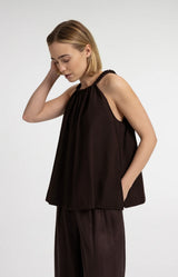 https://content.storeinfo.nl/applicatie/img/983/20260612142246_2815254_haltertopwithbraidednecklineandtiedetailb5e2ad0172b244449057e4aa6ffcd936.webp