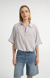 https://content.storeinfo.nl/applicatie/img/983/20260612142422_2817618_blousewithwidesleevesandbraideddetails17ec3093b237049ca9f6d4eeefa4a6b4c.webp