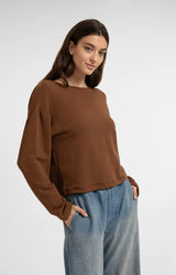 https://content.storeinfo.nl/applicatie/img/983/20260711174418_553486_sweaterwithvneckandtwisteddetailattheback2178fde8c55164a00aae59e38b66e3848.webp