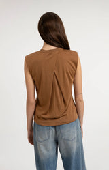 https://content.storeinfo.nl/applicatie/img/983/20260711174532_568768_sleevelesstopwithpleatednecklinedetail8c4ffc41068e4020b746b5c7af45c19d.webp