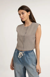 https://content.storeinfo.nl/applicatie/img/983/20260711175004_553486_checkedgiletwithshoulderpads894c453fee38471b9d860283b836e4fc.webp