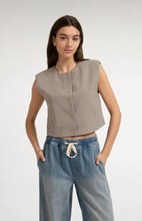 https://content.storeinfo.nl/applicatie/img/983/20260711175009_553606_checkedgiletwithshoulderpadsba398cc291b644e1b35ef504faec90b2.webp