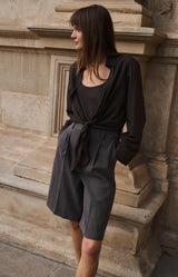 https://content.storeinfo.nl/applicatie/img/983/20260711175256_554035_knottedblousewithmatchingsleevelesstop1de4bfe08d1e74d65802fee40e5a1cd96.webp
