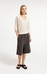 https://content.storeinfo.nl/applicatie/img/983/20260711175550_571993_vnecksweaterwiththreequartersleevesandseamdetails.webp