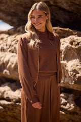 https://nukus.nl/cdn/shop/files/Doreen_bomber_espresso_june_pants_espresso_kinty_top_lurex_espresso_3.jpg?v=1783349273&width=1200