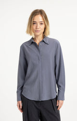 https://yaya.eu/cdn/shop/files/blouse-with-collar-detail-and-long-sleeves-1_47c529e9-c0fa-4720-b98e-a5aeffc0d805.jpg?v=1788434973&width=1000
