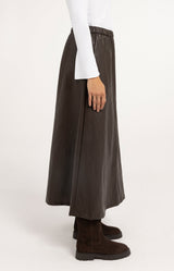 https://yaya.eu/cdn/shop/files/faux-leather-midi-skirt-with-pockets-delicioso-brown_a3798bd2-9927-4759-916d-367effc75679.jpg?v=1790784513&width=1000