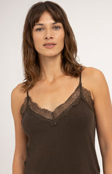 https://yaya.eu/cdn/shop/files/jersey-singlet-with-v-neck-and-lace-details-delicioso-brown_dbf52600-0b6f-4048-8284-bc4354f6046a.jpg?v=1790774209&width=600