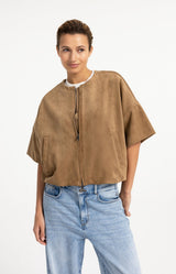 https://yaya.eu/cdn/shop/files/oversized-suedine-jacket-with-short-sleeves_a68b7f3a-9784-4a06-b3ec-85c117eb939b.jpg?v=1786544558&width=1200
