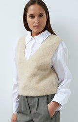https://yaya.eu/cdn/shop/files/soft-knit-spencer-with-deep-v-neck-1_c67cb297-4d10-44ae-a964-dd6f3871141b.jpg?v=1788274271&width=1200