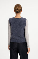 https://yaya.eu/cdn/shop/files/soft-knit-spencer-with-deep-v-neck_3197d611-cb3a-45f4-bc7a-edce880cf535.jpg?v=1788274025&width=1200