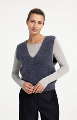 https://yaya.eu/cdn/shop/files/soft-knit-spencer-with-deep-v-neck_85bfddb7-ed1f-4d9e-8cca-3d84a2e1bf73.jpg?v=1788274008&width=1200