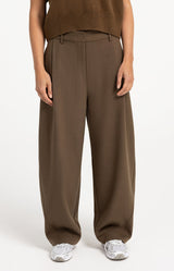 https://yaya.eu/cdn/shop/files/woven-barrel-leg-trousers-with-pleat-detail_092c3732-8f83-4943-9300-b8fc86589e97.jpg?v=1786546914&width=1200