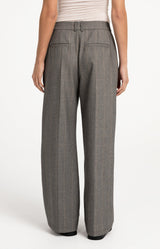 https://yaya.eu/cdn/shop/files/woven-wide-leg-check-trousers-with-pleat-details_7d81d259-cae3-4e06-ad9f-ef6714f5a916.jpg?v=1788438822&width=1000